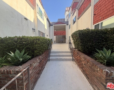 5651 Sumner Way - Photo Thumbnail 1