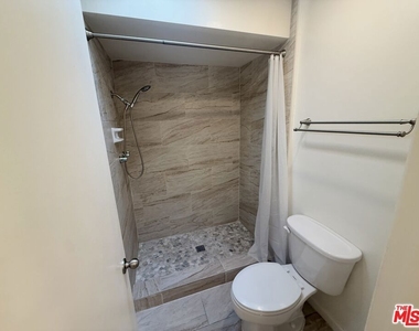 5651 Sumner Way - Photo Thumbnail 18
