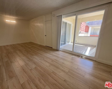 5651 Sumner Way - Photo Thumbnail 6