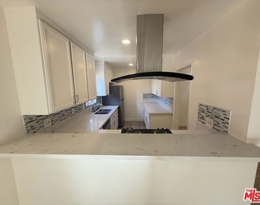 5651 Sumner Way - Photo Thumbnail 7