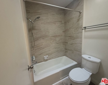 5651 Sumner Way - Photo Thumbnail 13