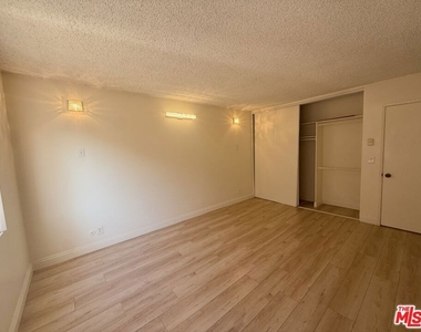 5651 Sumner Way - Photo Thumbnail 12