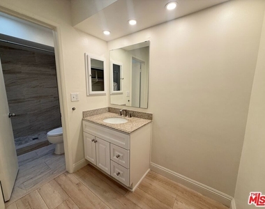 5651 Sumner Way - Photo Thumbnail 17
