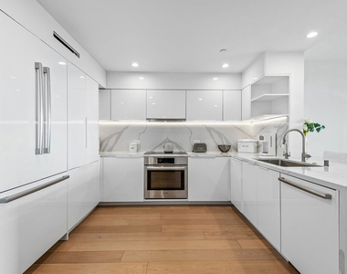 13700 Marina Pointe Drive - Photo Thumbnail 1