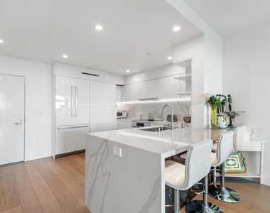 13700 Marina Pointe Drive - Photo Thumbnail 2