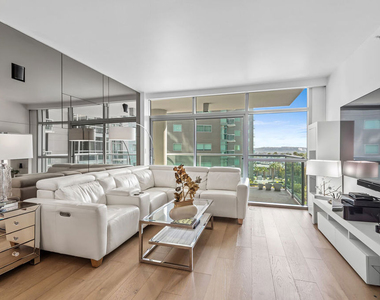 13700 Marina Pointe Drive - Photo Thumbnail 4