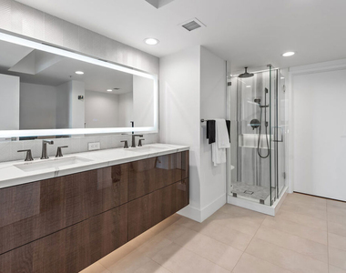 13700 Marina Pointe Drive - Photo Thumbnail 12