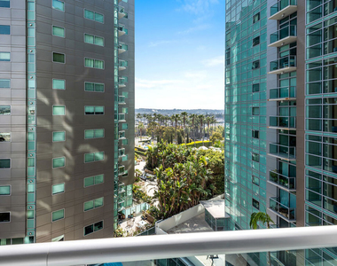 13700 Marina Pointe Drive - Photo Thumbnail 7