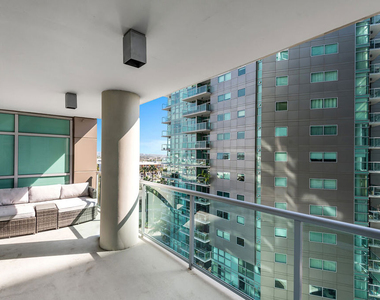 13700 Marina Pointe Drive - Photo Thumbnail 6