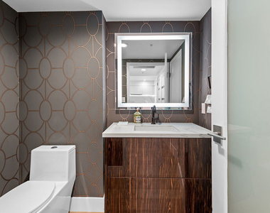 13700 Marina Pointe Drive - Photo Thumbnail 17