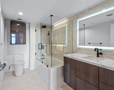 13700 Marina Pointe Drive - Photo Thumbnail 15