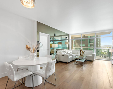 13700 Marina Pointe Drive - Photo Thumbnail 3