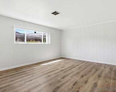 6390 Belle Glade Ave - Photo Thumbnail 14