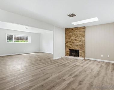 6390 Belle Glade Ave - Photo Thumbnail 5