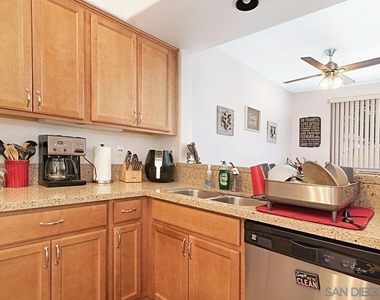 12318 Creekview Drive - Photo Thumbnail 9