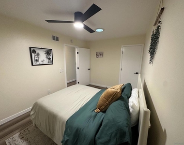130 Rosemary Place - Photo Thumbnail 15