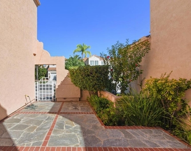 17964 Pueblo Vista Ln - Photo Thumbnail 4