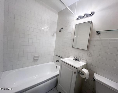 5930 Hesperia Avenue - Photo Thumbnail 16