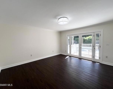 5930 Hesperia Avenue - Photo Thumbnail 8