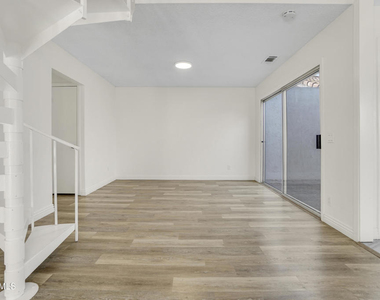 160 Birchwood Street - Photo Thumbnail 8