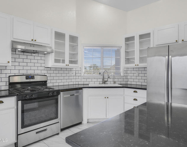 160 Birchwood Street - Photo Thumbnail 6