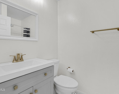 160 Birchwood Street - Photo Thumbnail 9