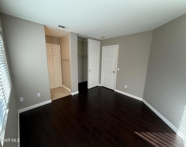 424 Knollwood Drive - Photo Thumbnail 12