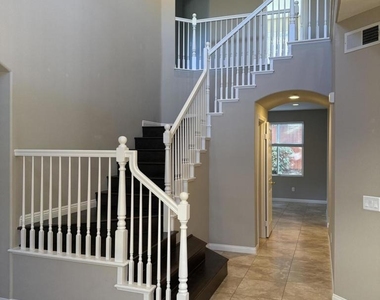 424 Knollwood Drive - Photo Thumbnail 5