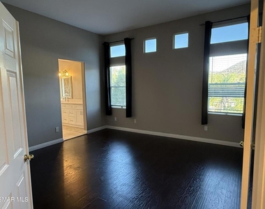 424 Knollwood Drive - Photo Thumbnail 8