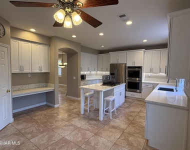 424 Knollwood Drive - Photo Thumbnail 2