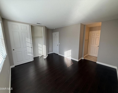424 Knollwood Drive - Photo Thumbnail 11