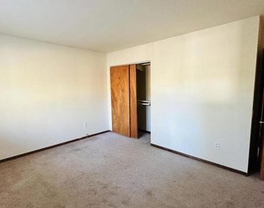 54315 Pine Crest Avenue - Photo Thumbnail 22