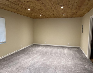 54141 Pine Crest Avenue - Photo Thumbnail 5