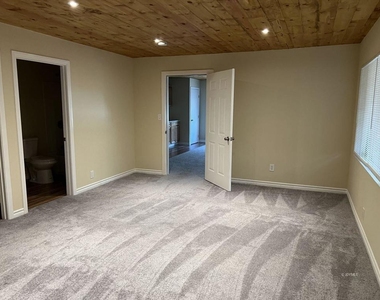 54141 Pine Crest Avenue - Photo Thumbnail 6