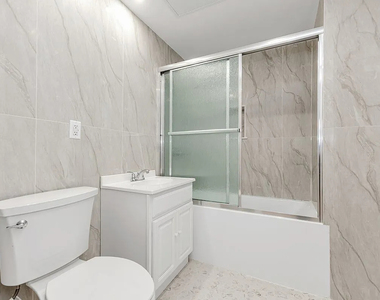 West 35th Street - Photo Thumbnail 3