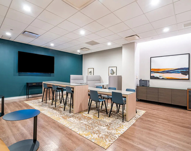 515 West 52nd Street - Photo Thumbnail 8
