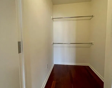 515 West 52nd Street - Photo Thumbnail 5