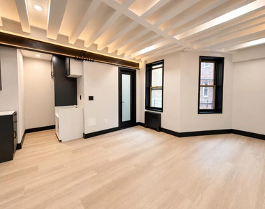  East 58th Street - Photo Thumbnail 3