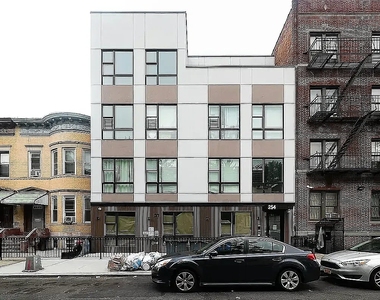 East 28th Street - Photo Thumbnail 11