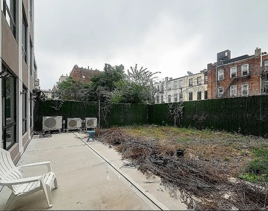 East 28th Street - Photo Thumbnail 8