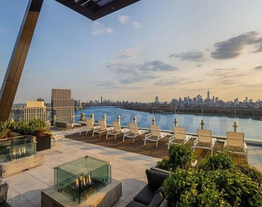 57th Avenue - Photo Thumbnail 9