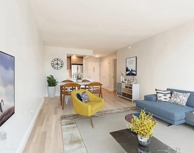 West 48th Street - Photo Thumbnail 6