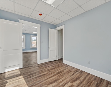 18 Chestnut Street - Photo Thumbnail 12