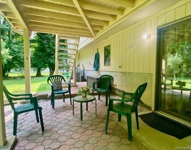 60 Smith Hill Road - Photo Thumbnail 27