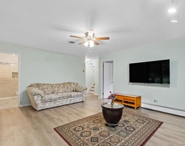 60 Smith Hill Road - Photo Thumbnail 17
