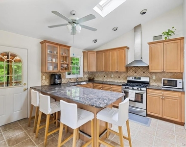 60 Smith Hill Road - Photo Thumbnail 7