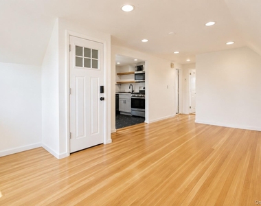 545 E Park Avenue - Photo Thumbnail 3
