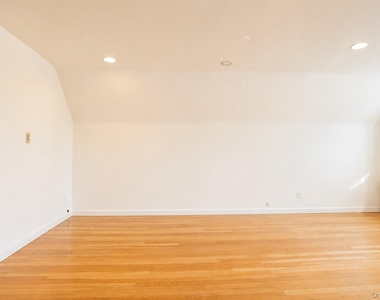 545 E Park Avenue - Photo Thumbnail 5