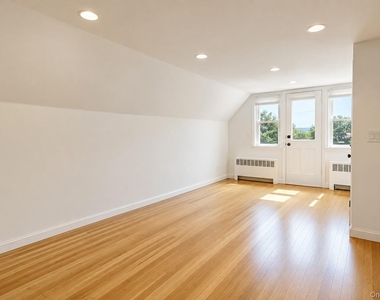545 E Park Avenue - Photo Thumbnail 8