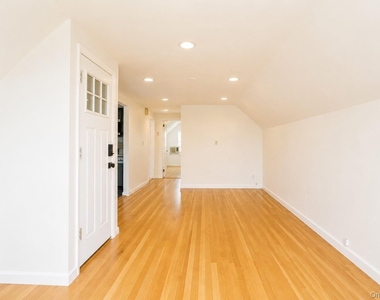 545 E Park Avenue - Photo Thumbnail 2